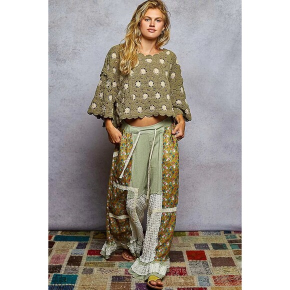 POL Contrast Crochet Cropped Knit Top - Picture 5 of 5